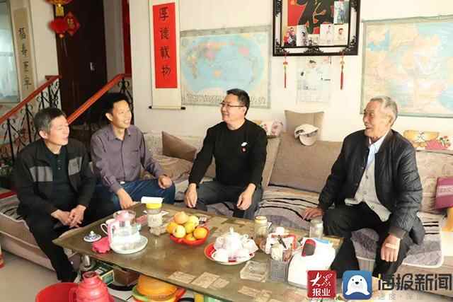 岱岳区职业教育中心开展重阳节走访慰问退休老同志活动