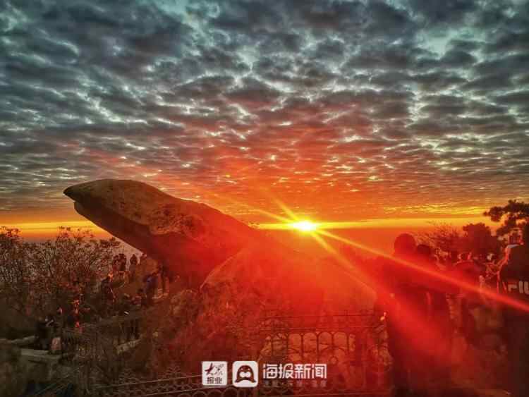 今天的泰安，是彩云的城！从城里到泰山顶绝美