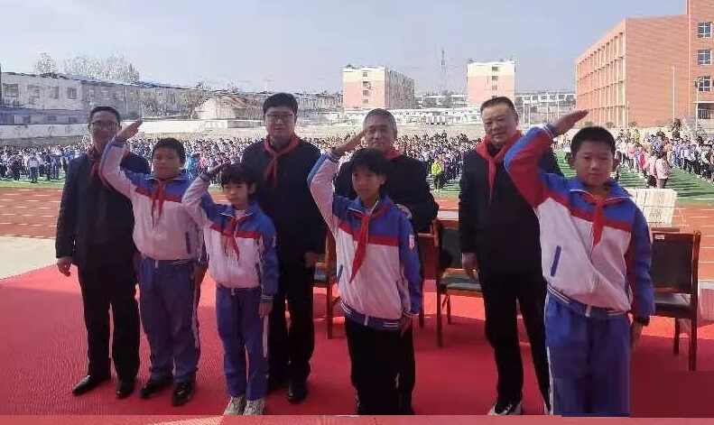 《母校情怀—东平四中纪念文选》赠书仪式在接山镇中心小学举行