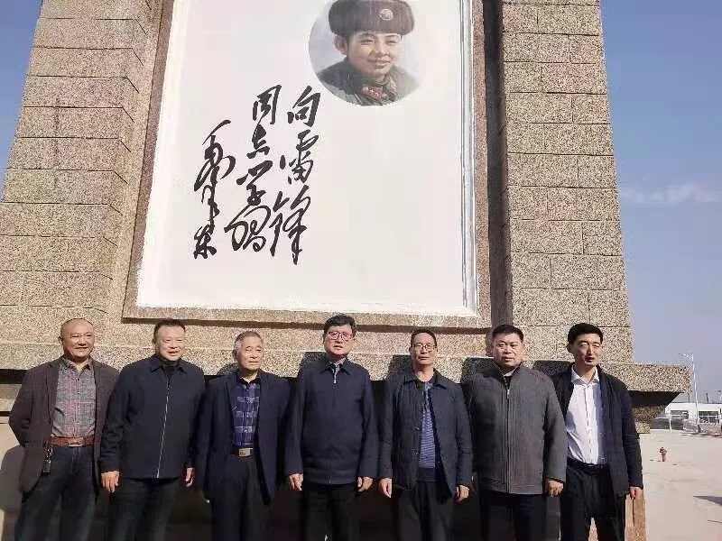 《母校情怀—东平四中纪念文选》赠书仪式在接山镇中心小学举行