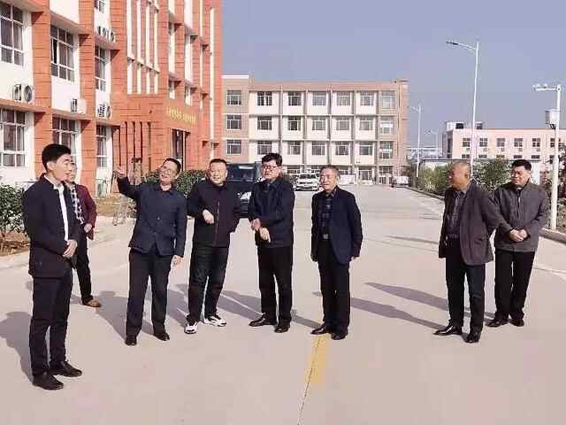 《母校情怀—东平四中纪念文选》赠书仪式在接山镇中心小学举行