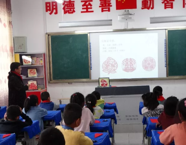 岱岳剪纸入校园，非遗文化有传承丨岱岳区文旅局开展剪纸文化入校园活动
