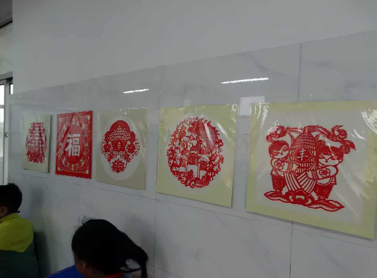 岱岳剪纸入校园，非遗文化有传承丨岱岳区文旅局开展剪纸文化入校园活动