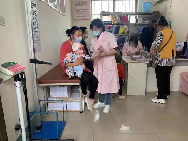 泰山区上高街道开展全**乳喂养日宣传活动