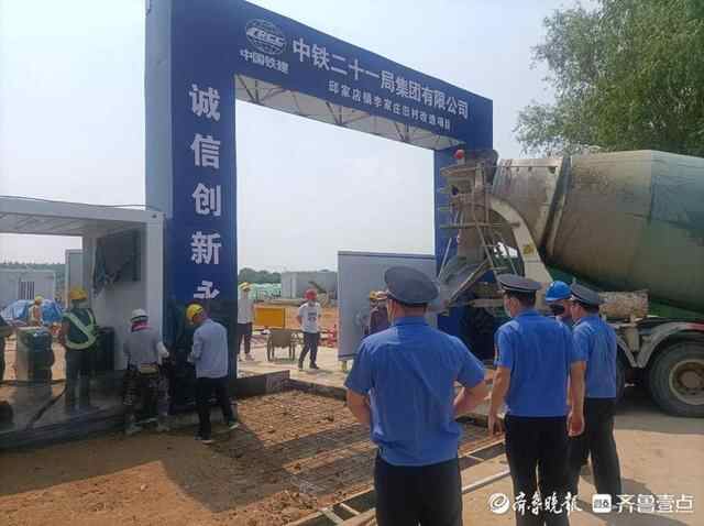 泰山区综合行政执法局：加强扬尘治理，促进环境改善