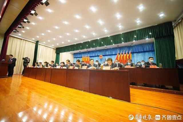 泰山区十七届人大五次会议开幕