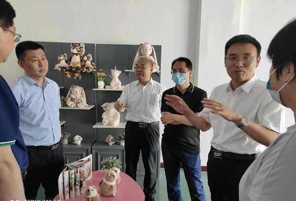 山东服装职业学院领导来宁阳县考察纺织服装产业发展情况