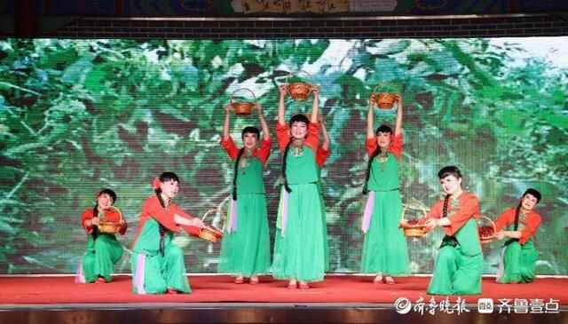 新泰市羊流镇送戏下乡让群众“粽”享文化盛宴