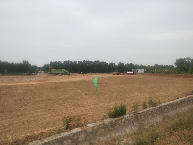 东平县东平街道：现场推进蔬菜大棚项目建设