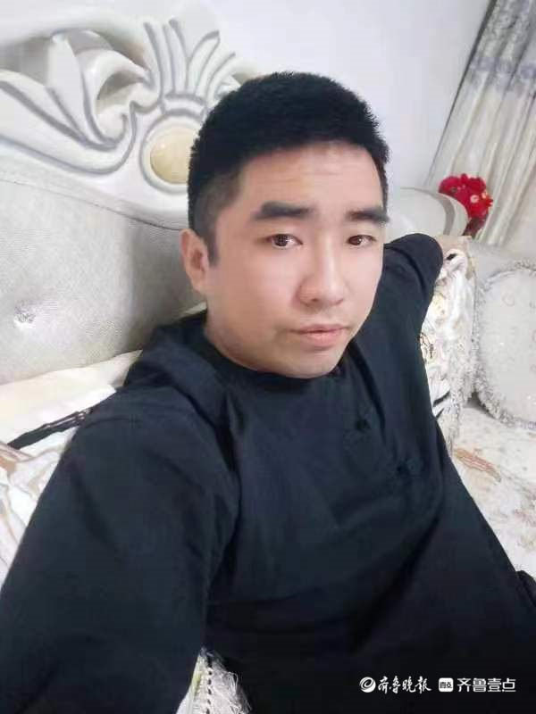 泰安五名学生联手路人，救下房子和老人