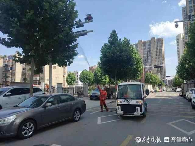 泰山区财源街道财西社区开展美国白蛾消杀行动