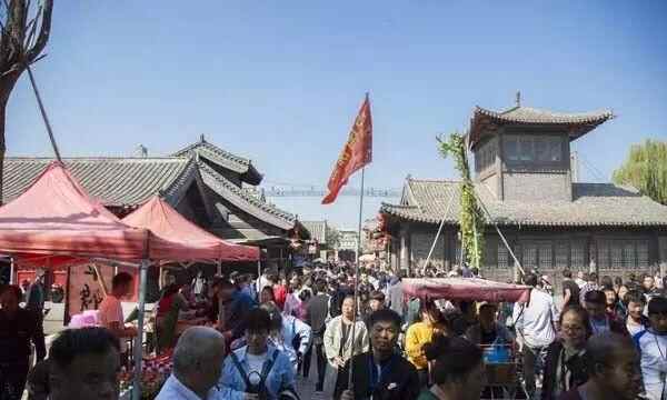 泰安东平旅游迎来十一黄金周客流高峰，来感受下人挤ren