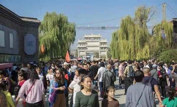 泰安东平旅游迎来十一黄金周客流高峰，来感受下人挤ren