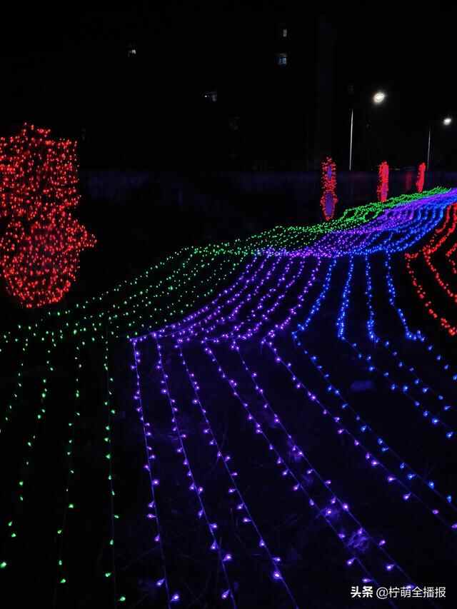 上万盏小彩灯点亮新汶！泰安新泰市首届灯光节开幕