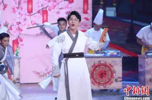 《魅力中国城》白客秀rap创新 唱肥城美食