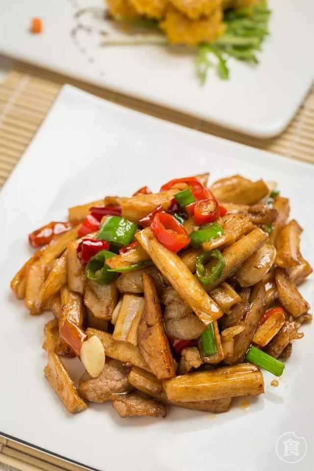 暴风“嗦”汁吃肉！火爆抖音小红书的卜卜贝，竟然就在东平！