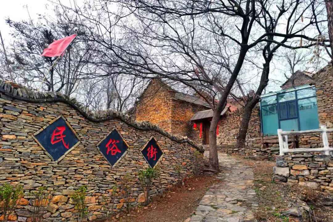 免费！这个避世古村千亩杏花盛放，螺旋龙井喷涌！风景简直一绝！