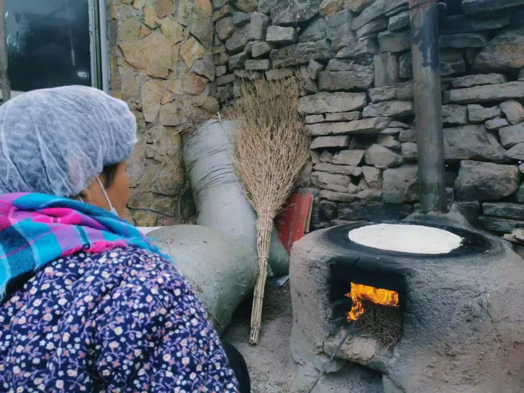 免费！这个避世古村千亩杏花盛放，螺旋龙井喷涌！风景简直一绝！