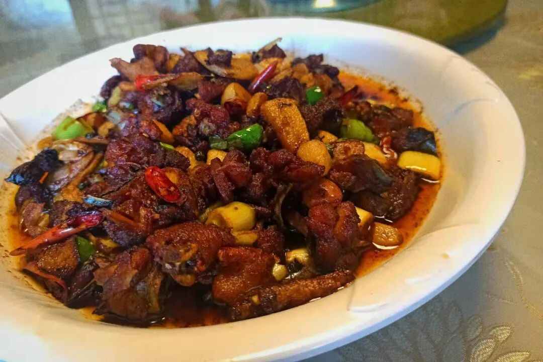 免费！这个避世古村千亩杏花盛放，螺旋龙井喷涌！风景简直一绝！