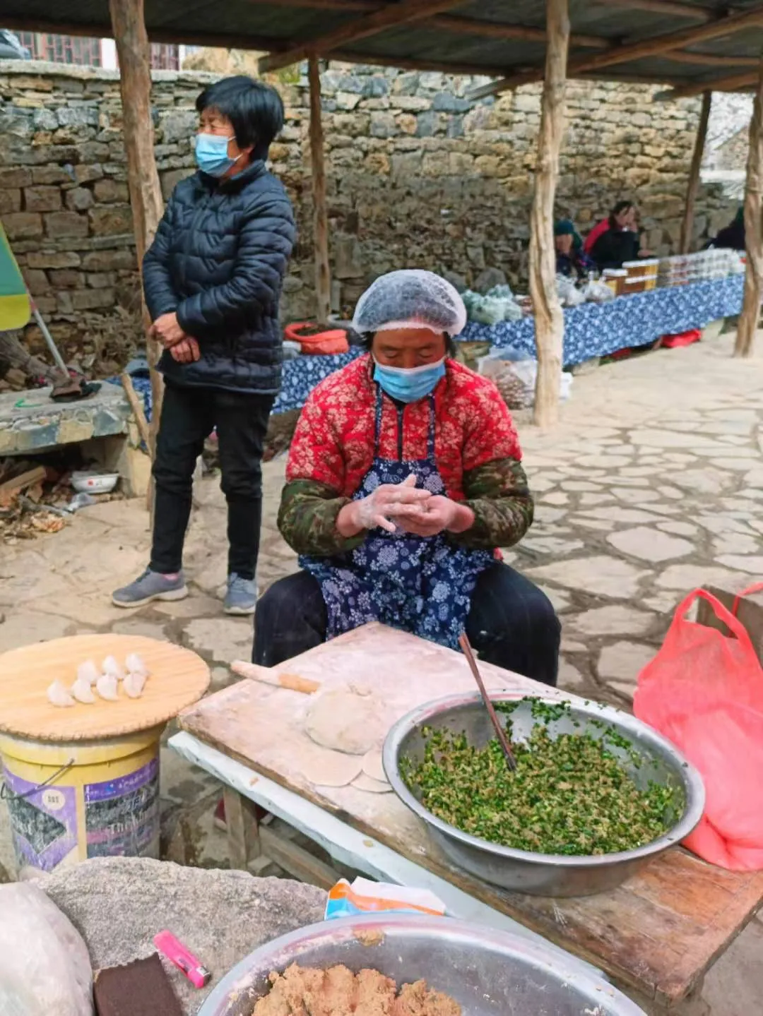 免费！这个避世古村千亩杏花盛放，螺旋龙井喷涌！风景简直一绝！