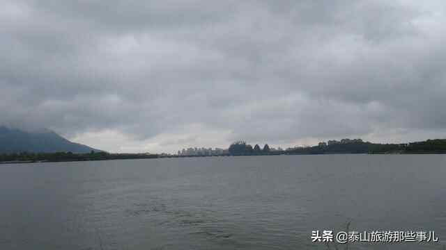 泰安：泰山西湖波光潋滟，又增添了特色美食，秋日里游玩正当时