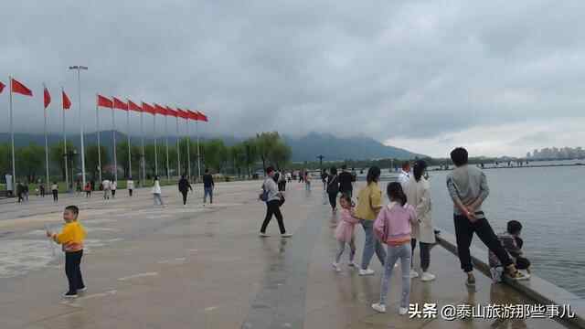 泰安：泰山西湖波光潋滟，又增添了特色美食，秋日里游玩正当时