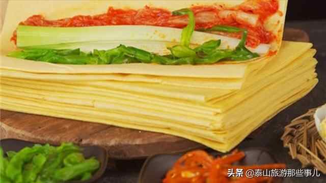泰安：它是泰山特色美食，薄如纸满口香，外来游客却直呼受不了