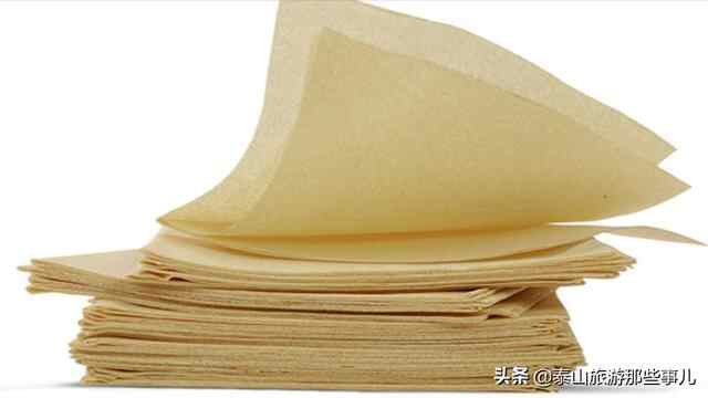 泰安：它是泰山特色美食，薄如纸满口香，外来游客却直呼受不了