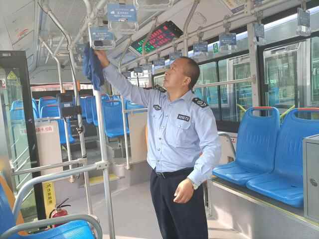 著名画家回荣成，看他为谁点了赞？