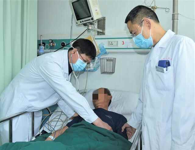 夫妻误食毒蘑菇双双中毒，乳山医护成功救治