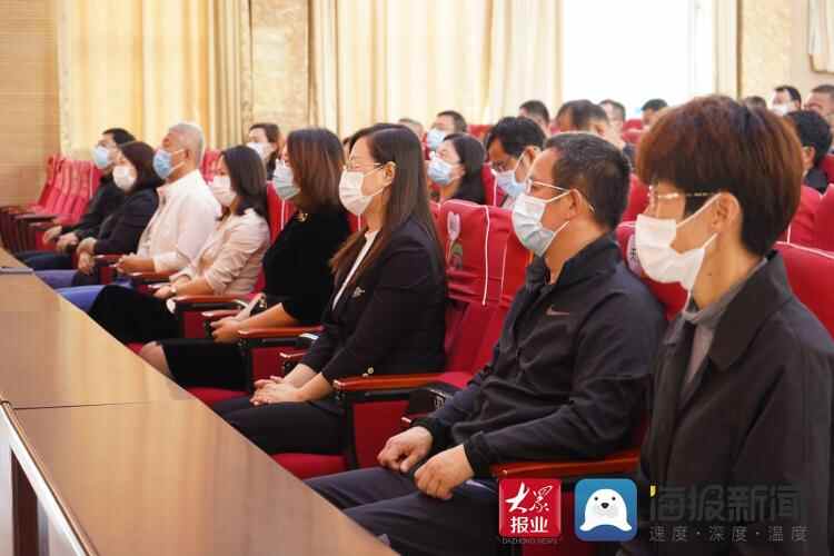 文登区发放5000件防近视坐姿矫正器保证青少年健康成长