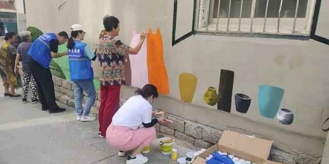 威海市环翠区：多彩墙绘扮靓老旧小区