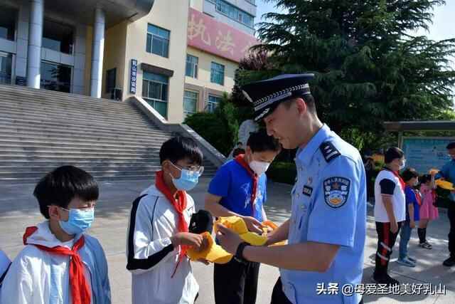 乳山市公安局组织“多彩警营 向上少年”活动