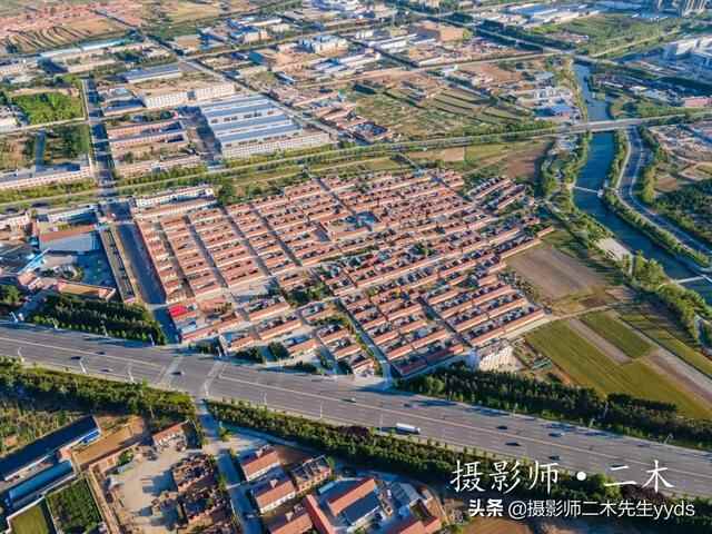 航拍乳山城区最东侧村落草埠村，建村时该处是一片草地