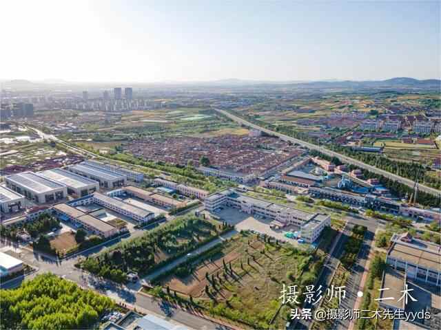 航拍乳山城区最东侧村落草埠村，建村时该处是一片草地