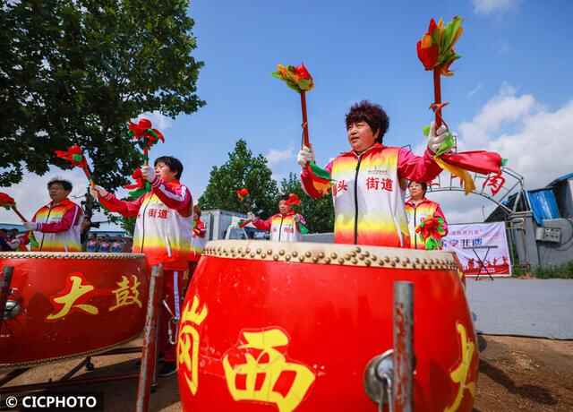 山东荣成：“非遗”赶大集
