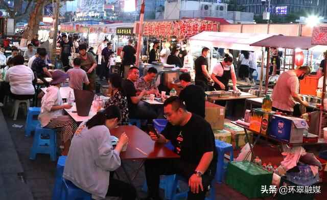 威海市环翠区东城路夜市：人间烟火气，最抚凡人心