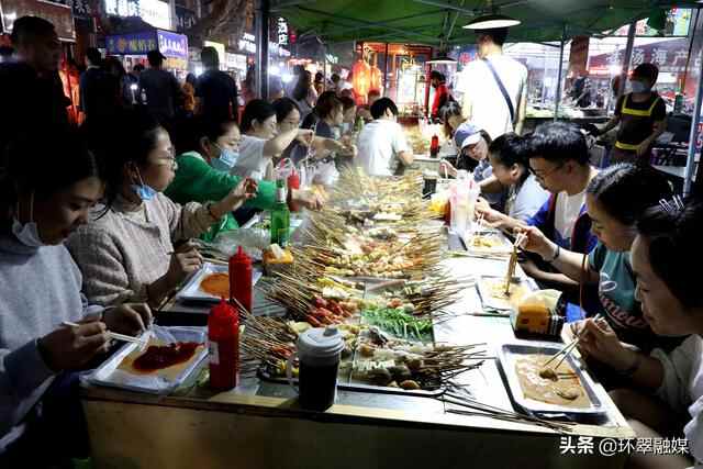 威海市环翠区东城路夜市：人间烟火气，最抚凡人心