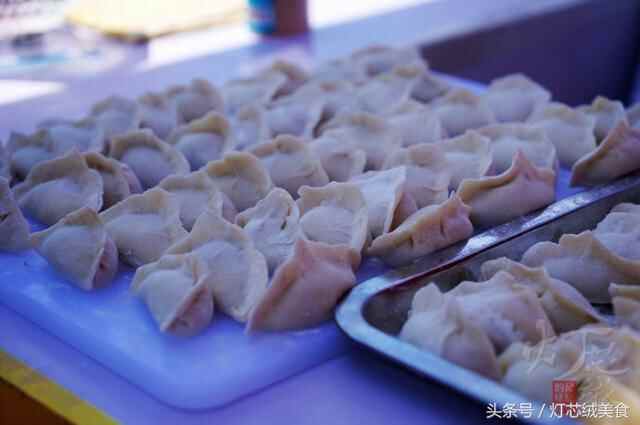 逛吃荣成海鲜美食嘉年华，现场那么多好吃的，馋得我根本停不下啊