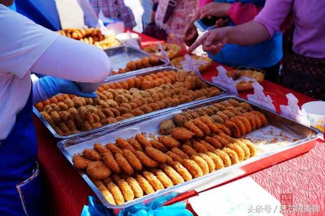逛吃荣成海鲜美食嘉年华，现场那么多好吃的，馋得我根本停不下啊