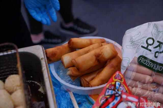 逛吃荣成海鲜美食嘉年华，现场那么多好吃的，馋得我根本停不下啊