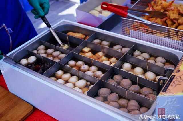 逛吃荣成海鲜美食嘉年华，现场那么多好吃的，馋得我根本停不下啊