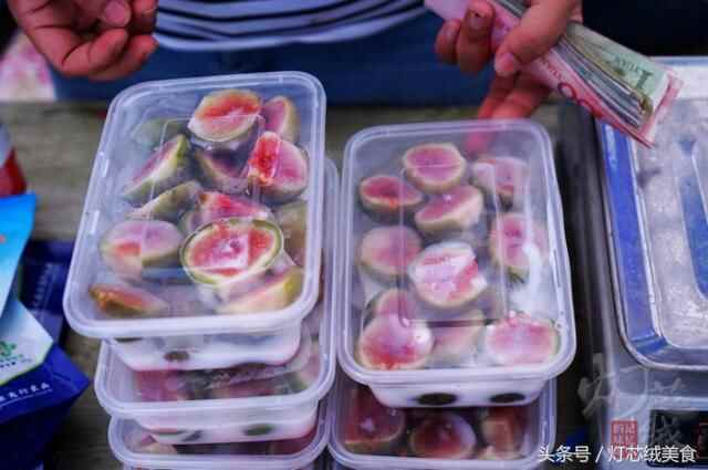 逛吃荣成海鲜美食嘉年华，现场那么多好吃的，馋得我根本停不下啊