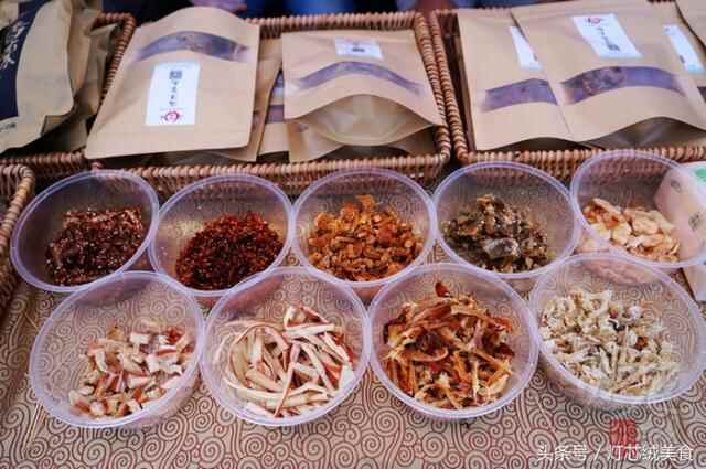 逛吃荣成海鲜美食嘉年华，现场那么多好吃的，馋得我根本停不下啊