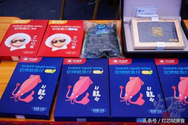 逛吃荣成海鲜美食嘉年华，现场那么多好吃的，馋得我根本停不下啊