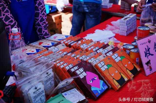 逛吃荣成海鲜美食嘉年华，现场那么多好吃的，馋得我根本停不下啊