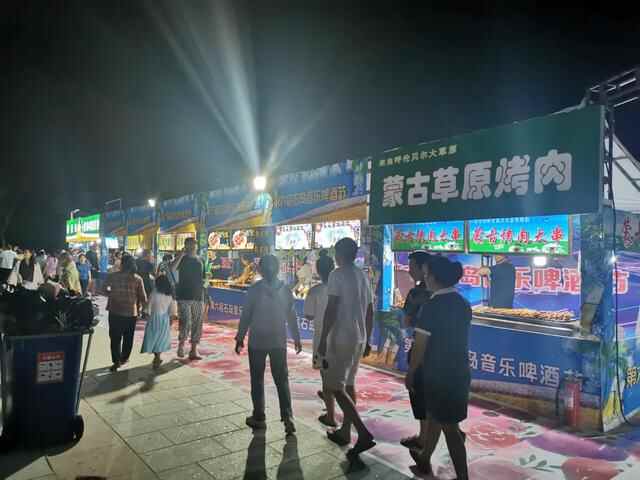 夏来荣成逛夜市，灯火阑珊又处处