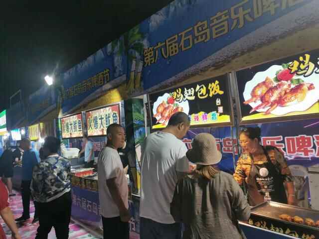夏来荣成逛夜市，灯火阑珊又处处