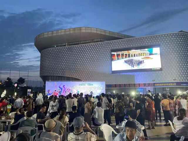夏来荣成逛夜市，灯火阑珊又处处