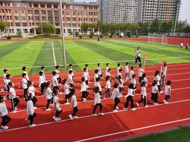 曲师日照一附小：衔幼小，促成长，赏繁华